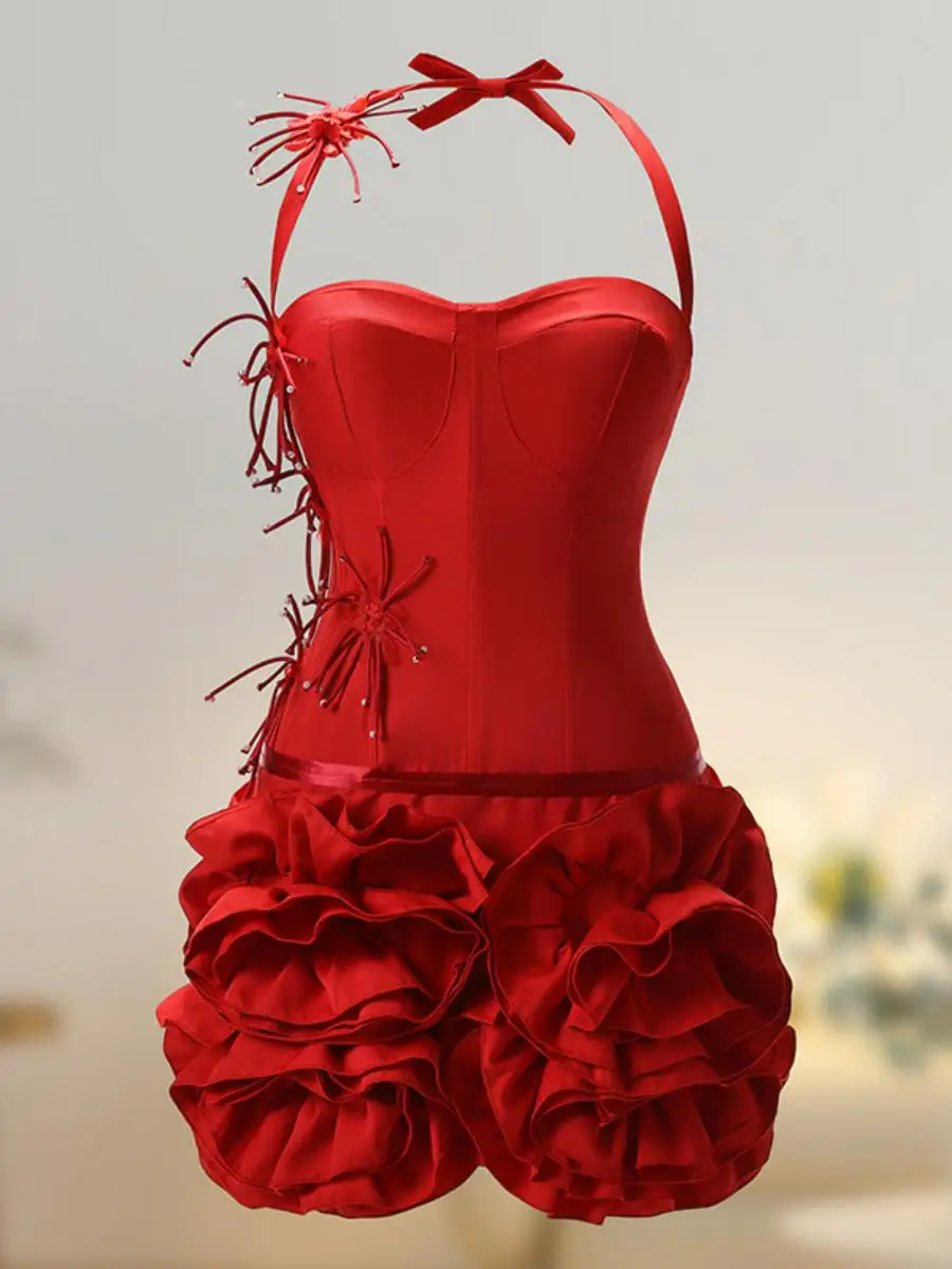 

Красное бальное платье на день рождения с изысканной вышивкой, утягивающей талией и пышной юбкой, длинное элегантное платье