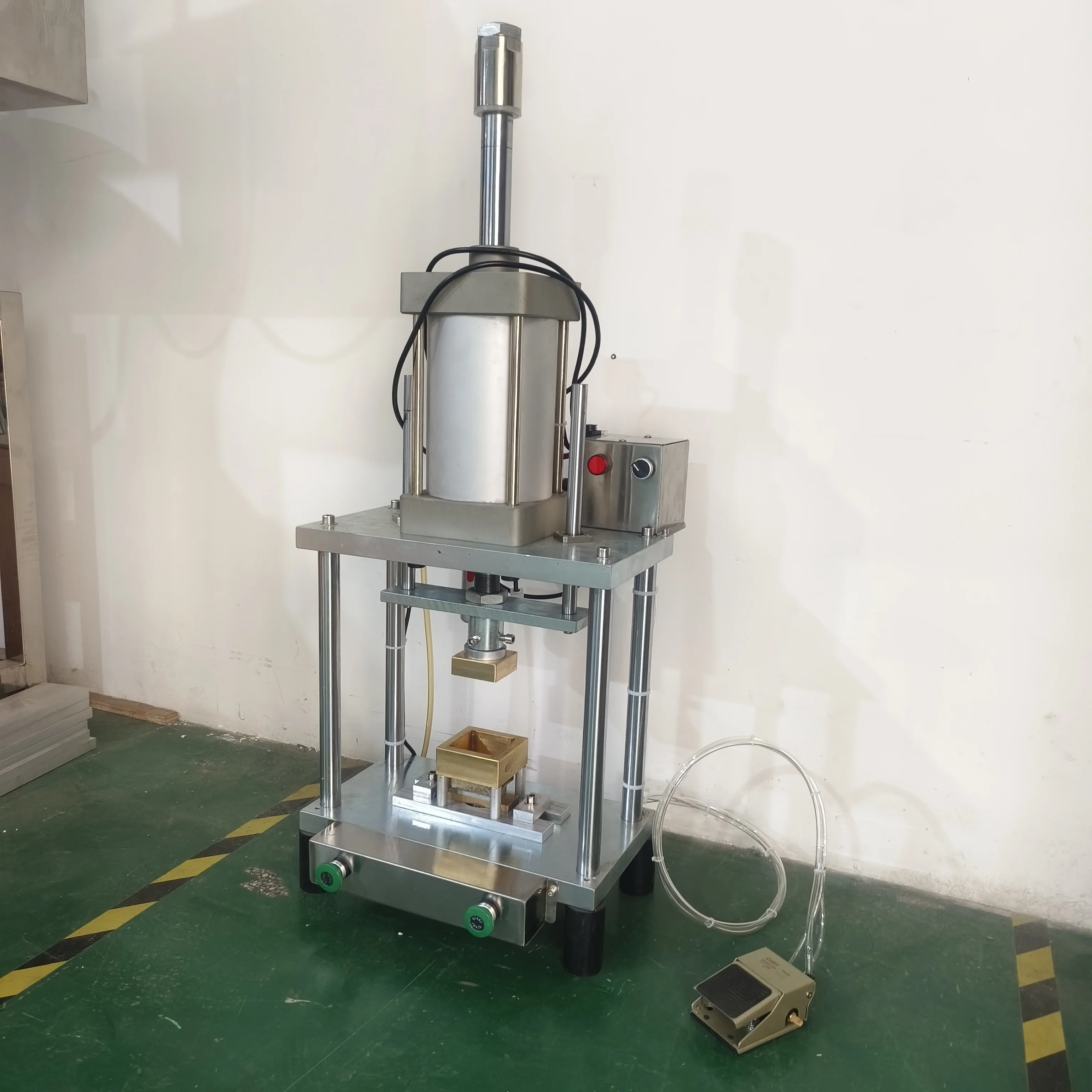 ماكينة صنع وتشكيل الصابون السا - مراجعة Soap Making Machine For Sale وسعره