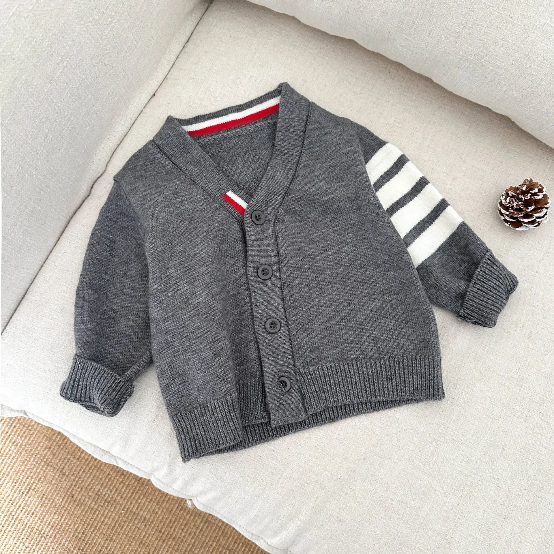 Abbigliamento per bambini Ragazzi Cardigan lavorato a maglia per bambini 2025 Primavera Autunno Nuovi ragazzi Cappotto maglione casual moda stile coreano con scollo a V