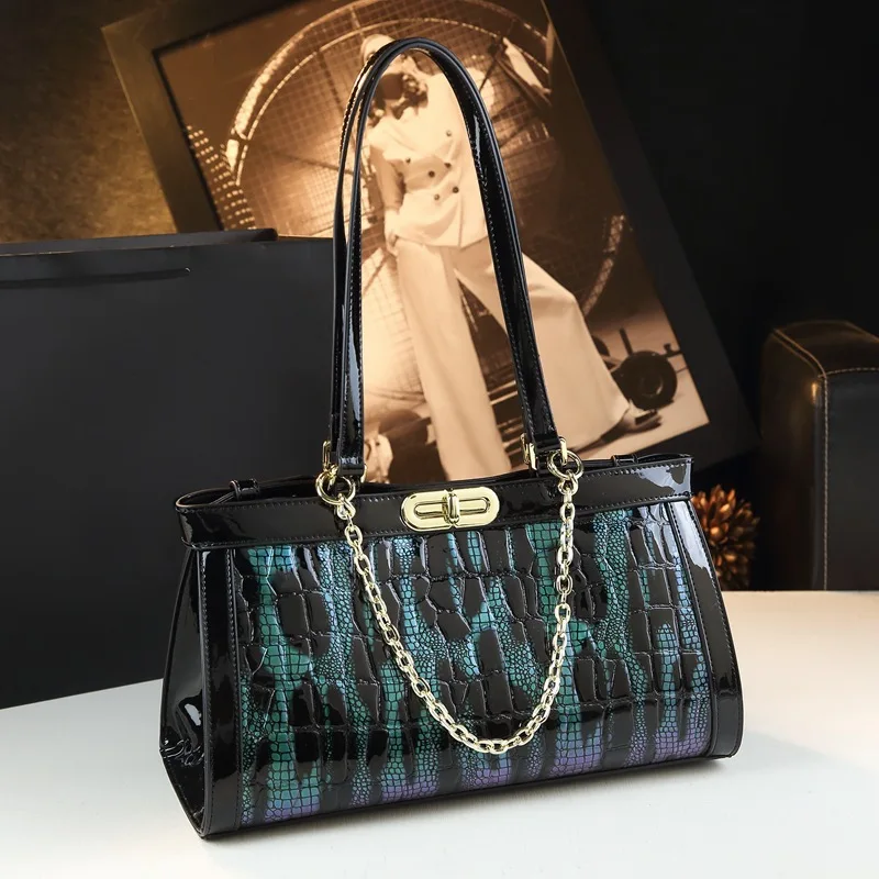 Elegant women's underarm bag 2026 new model, large capacity, suitable middle-aged ladies and mothers, versatile chain should