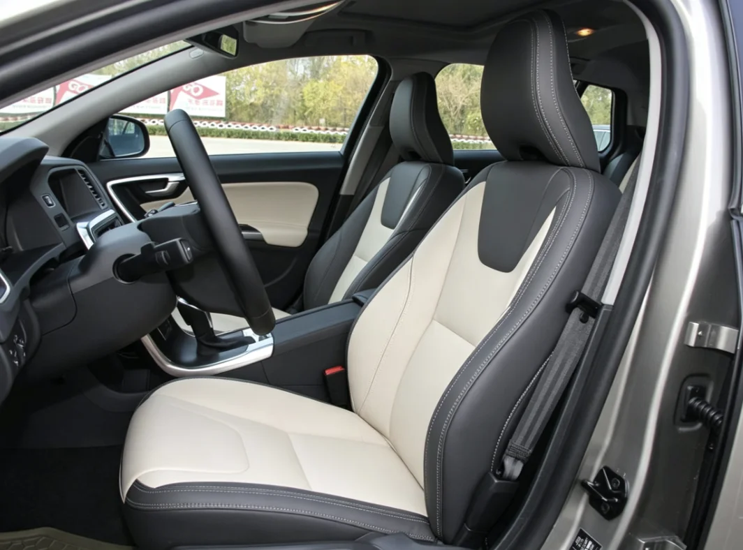Für Volvo V60 2012~2015 Maßgefertigte Autositzbezüge Luxuriöses Nappaleder 100% Passgenau Innenraumzubehör 360 ° Vollständige Abdeckung – Detail 9