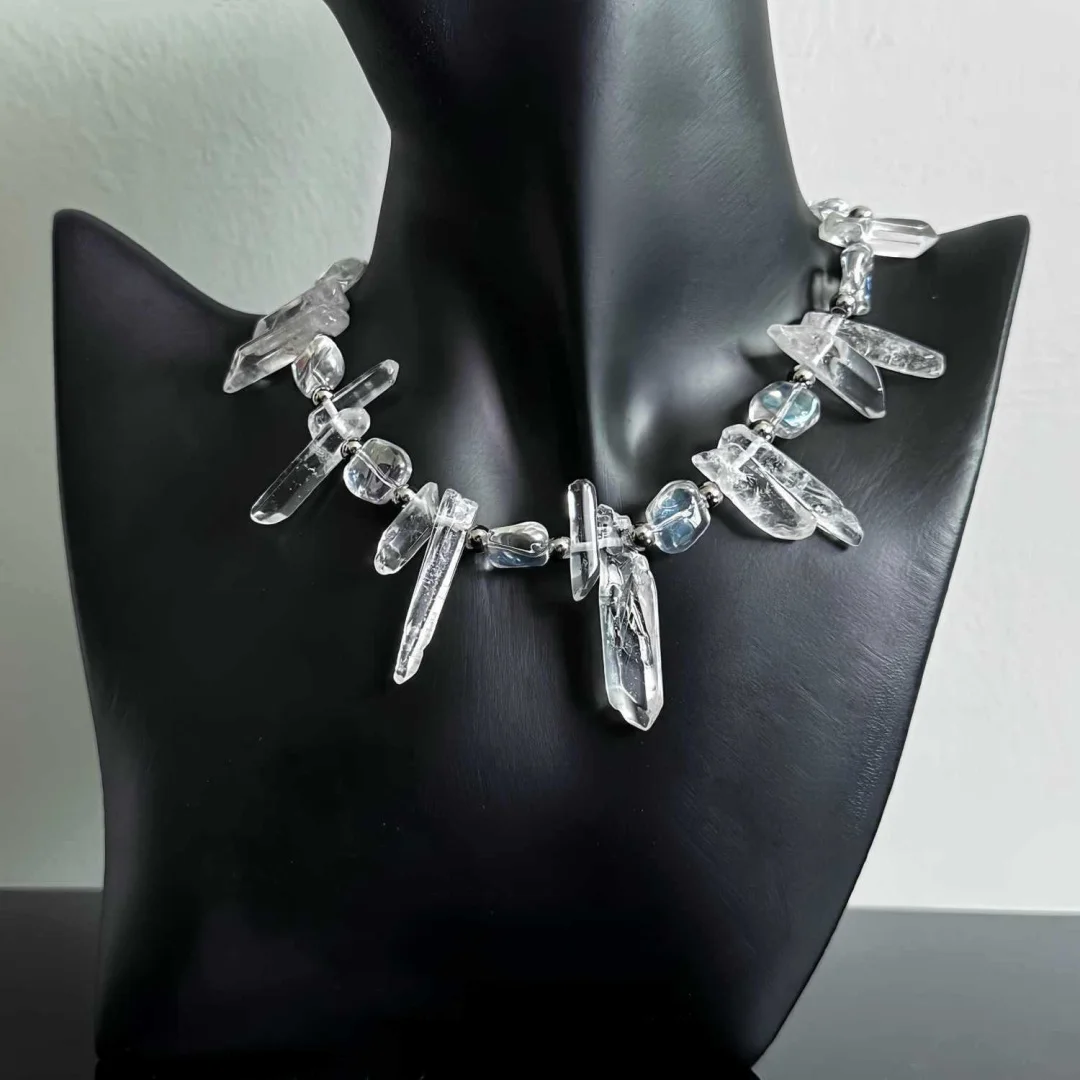 DUTRIEUX الاتجاه الجديد الشرير قلادة الهندسة العمود الفقري كورني غير النظامية شفافة مكعبات الثلج المختنق المعدني للنساء الرجال مجوهرات للجنسين