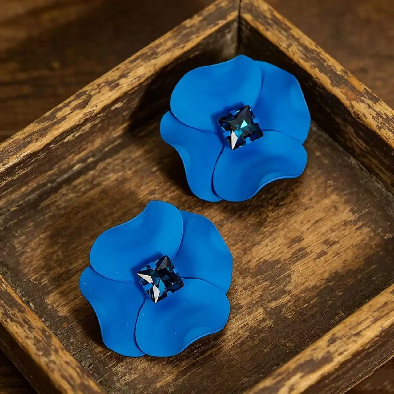 Klein blue light luxury elegant three-dimensional flower zircon stud earrings female temperament versatile high-end earrings fem