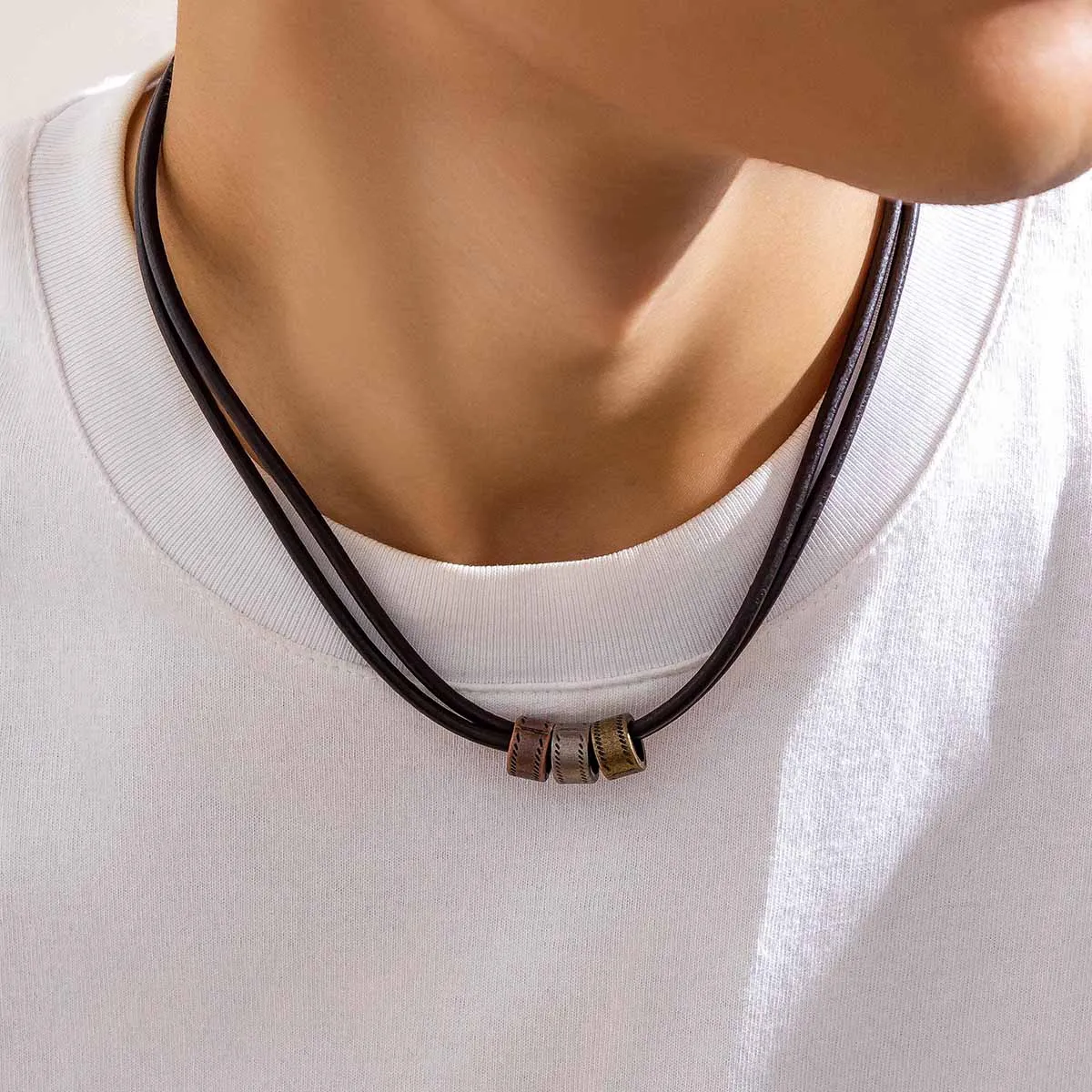 Vintage Pu Leather with Metal Beads Choker Naszyjnik dla mężczyzn Modny kołnierz na szyję Akcesoria 2023 Biżuteria modowa Prezent dla mężczyzny