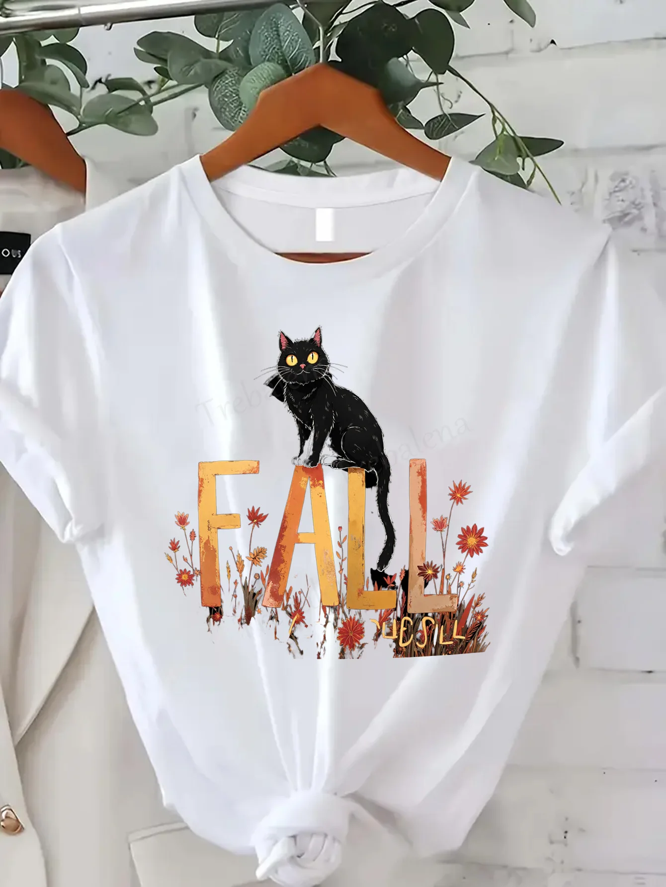 

Comfortable Women's Print T-shirt Fall Cat Print T-Shirt for Women, Autumn Floral Design, Casual Style
