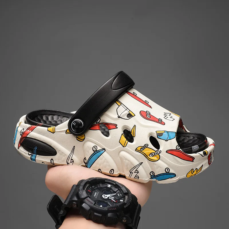 

Летние детские тапочки 2026: Новые, милые, мультяшные, мягкие, нескользящие сандалии с мягкой подошвой для мальчиков, для улицы и пляжа