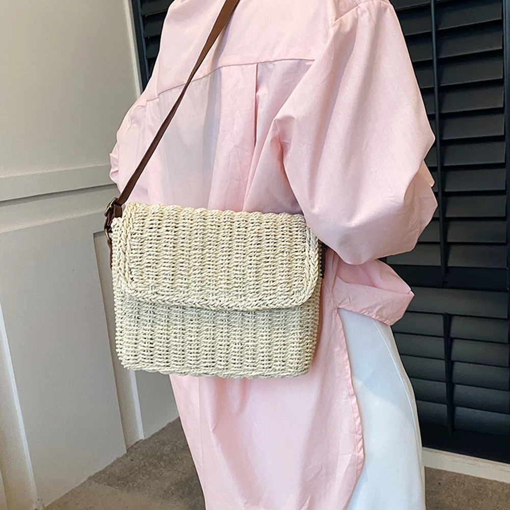 Fashion Women Weave Straw Shoulder Bag Raffia Messenger Bag New Trendy Vintage Crossbody Bag for Holiday Summer Straw Beach Bag