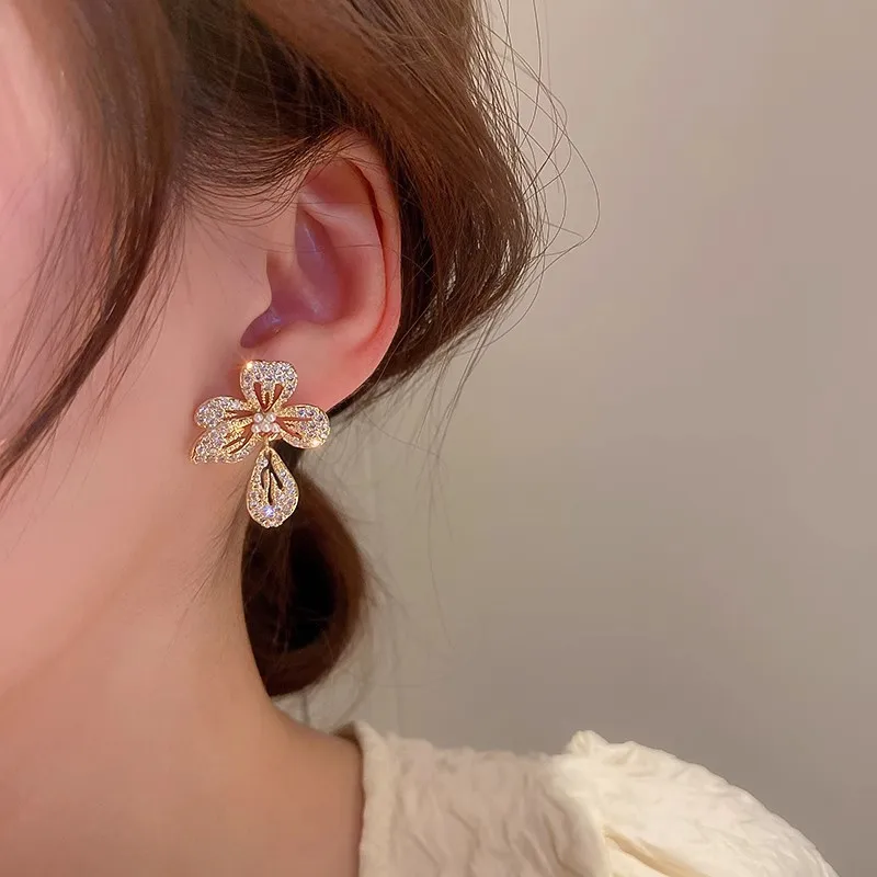 Crystal Flower Stud Earrings Women for Engagement Wedding Party Female Ear Fashion Jewelry with Brilliant CZ