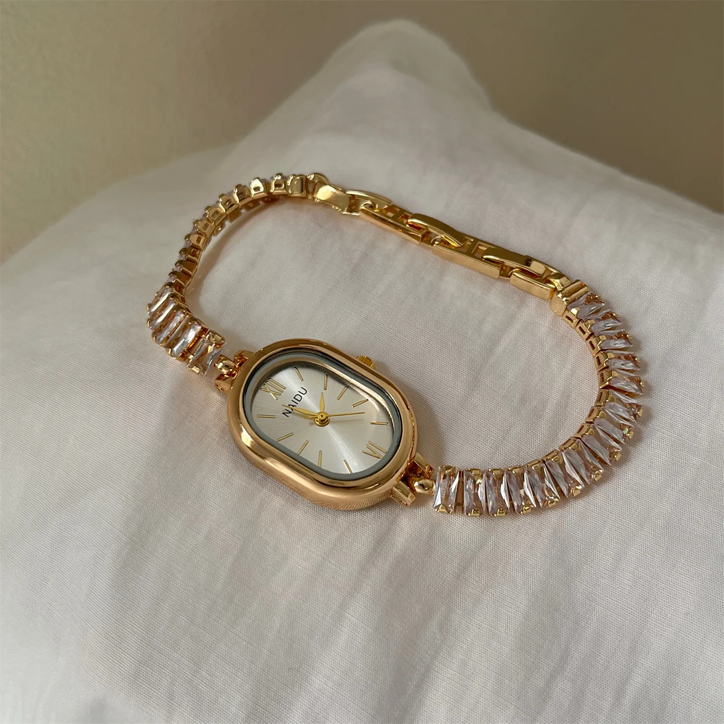 Квадратные овальные женские часы с бриллиантами и стразами - высококачественные, простые и модные, элегантные стильные часы