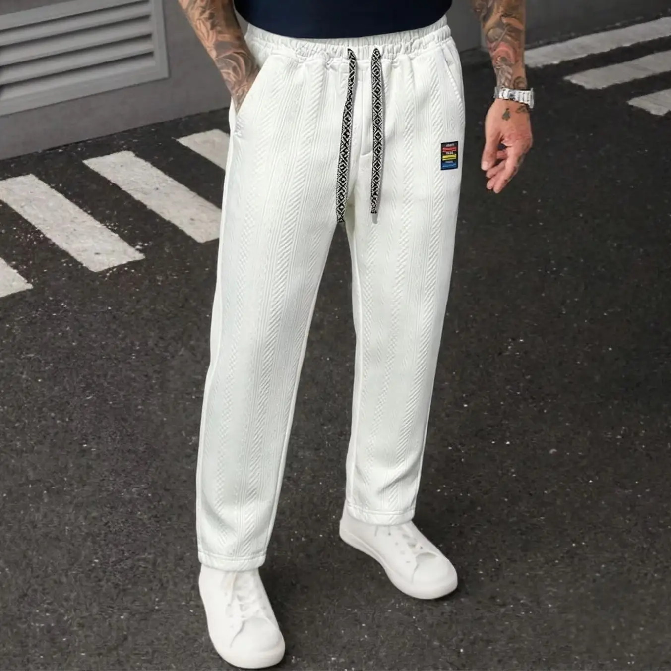 

Men’s White Textured Sweatpants Patch Label Decor Ethnic Drawstring Elastic Waist Loose Straight Casual Men Streetwear Pants