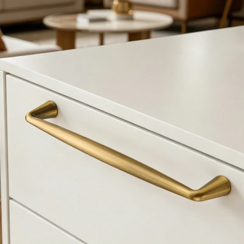 Accesorios de cocina antiguos franceses, tiradores y perillas para armarios, cómodas y muebles.
