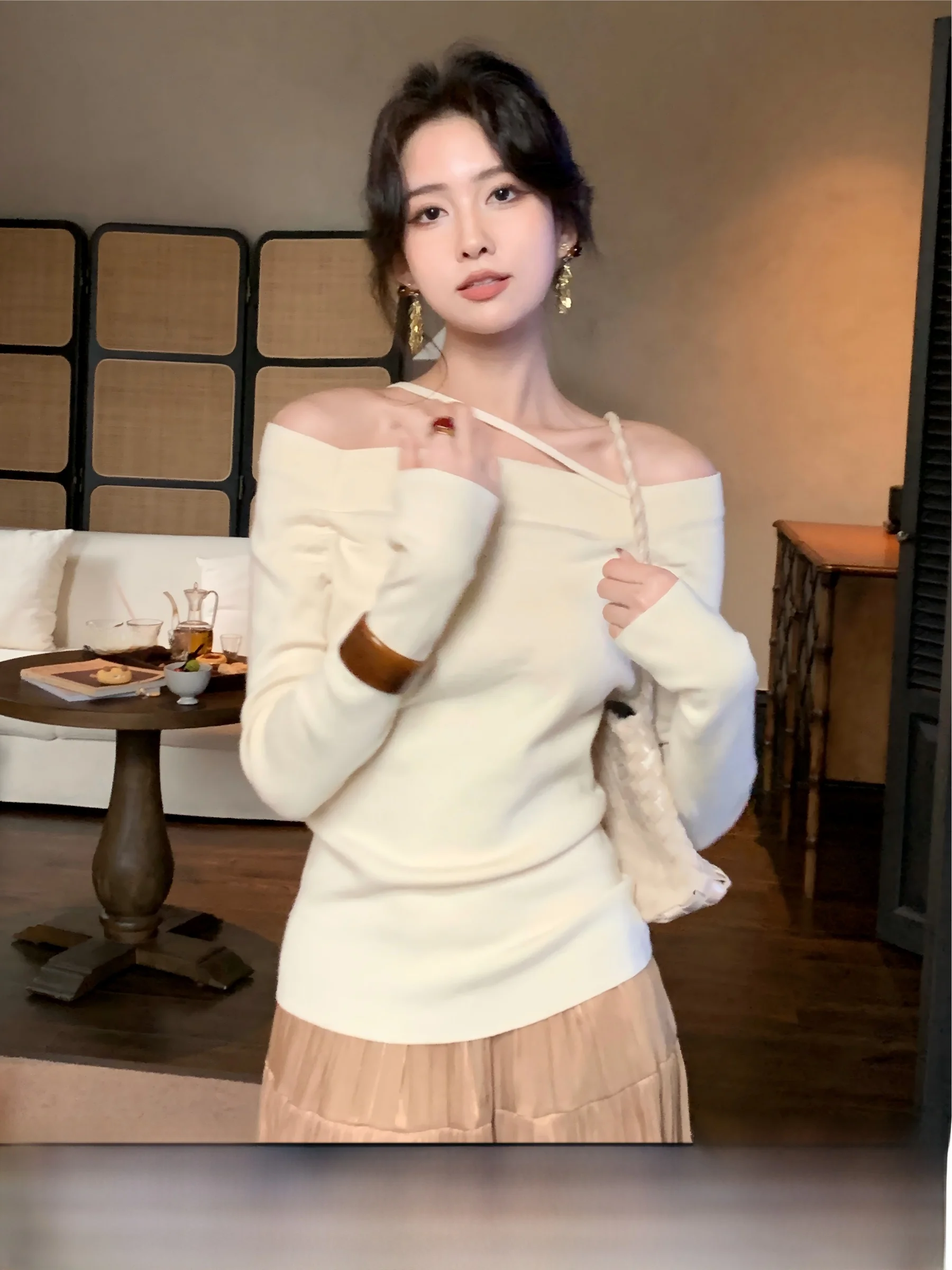 

Fashionable Casual Style Knitted One-Shoulder Long Sleeve Loose Slimming Women's Top Comfortable Fit Vintage Commute Style