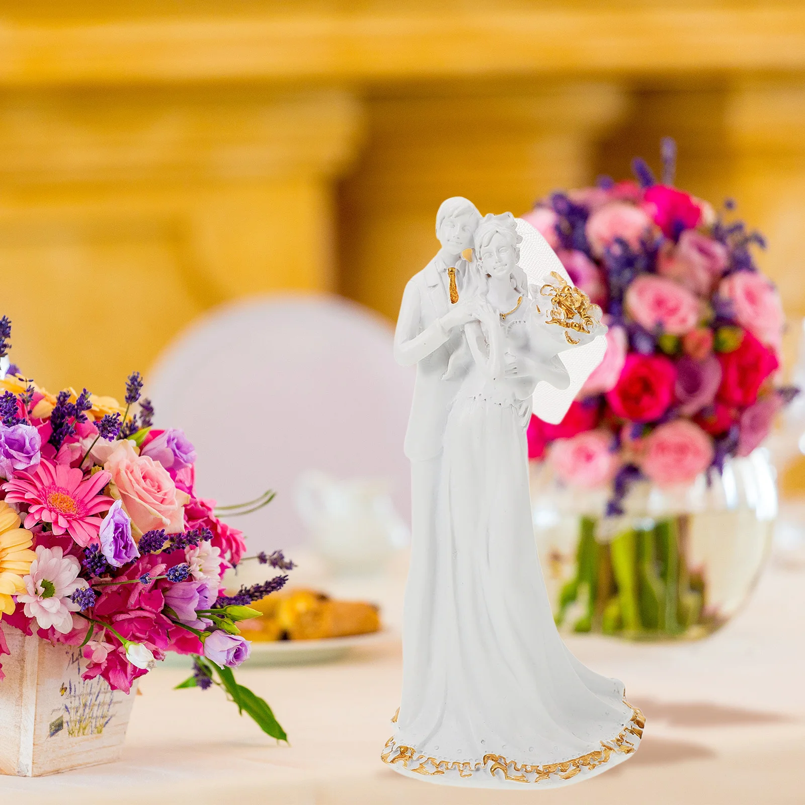 

Wedding Resin Couple Romantic Hugging Sculpture For Desktop Car Dashboard Decor Bride Groom Statue Valentine Gift