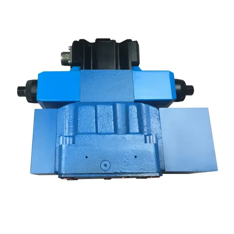 Hydraulic directional control with main spool feedback amplifier