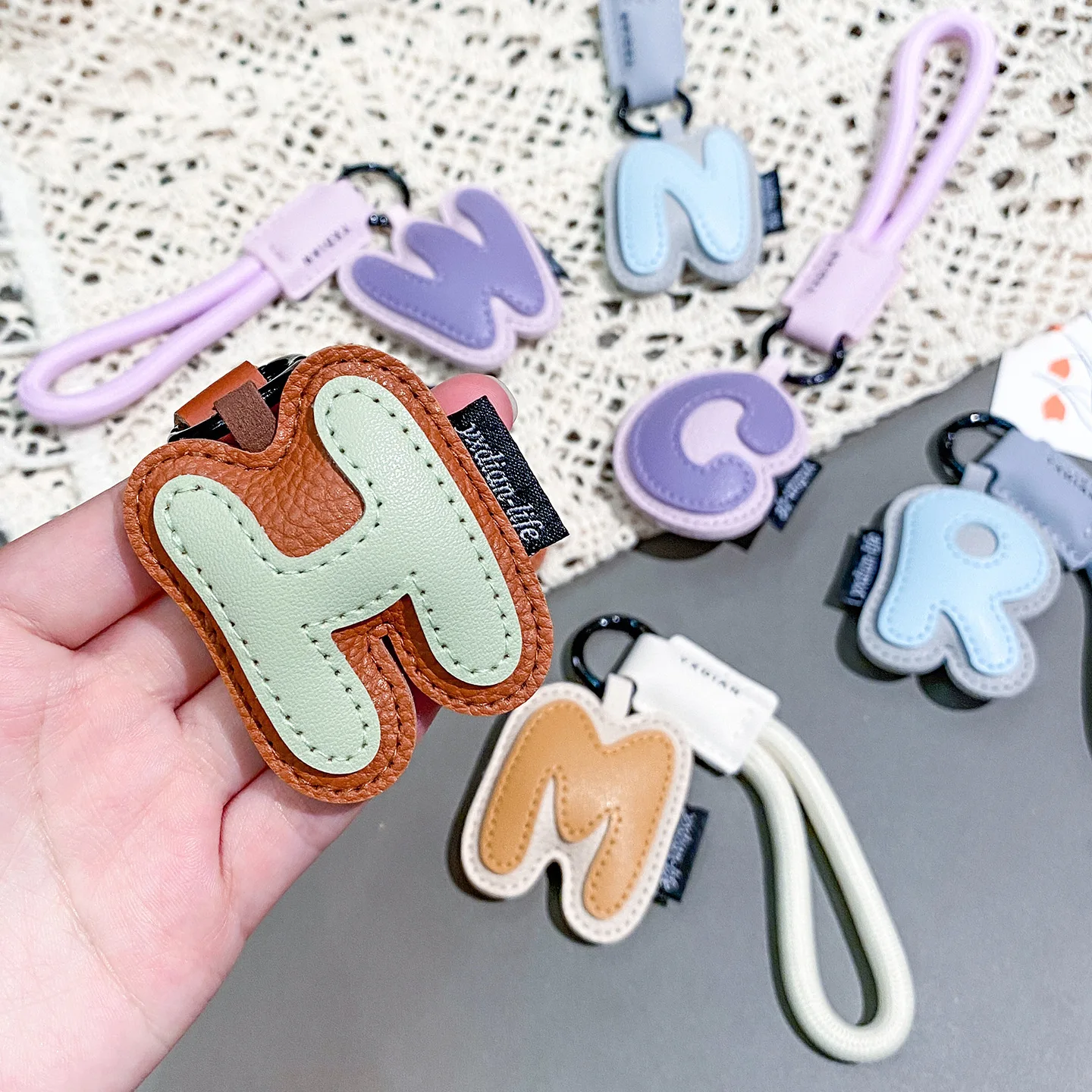 ラビュブ4.0 モンスターズ ピンフォーラブシリーズ レザーレターランヤード ミニラビュブ10cmドールペンダントキーホルダーアクセサリー用