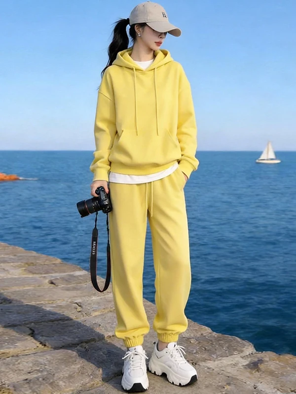 

Весенний комплект спортивной одежды Dopaamine 2026: модный женский антивозрастной желтый жакет и брюки с широкими штанинами, комплект из двух предметов