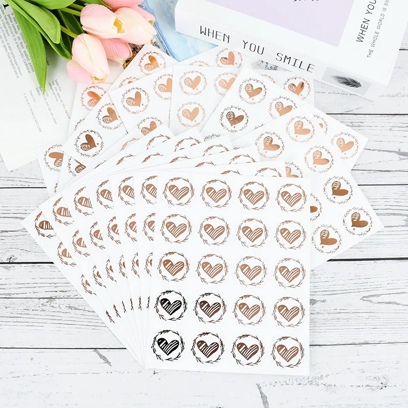 200Pcs Bronzing Transparent Sealing Stickers Love Heart Round Gold Silver Envelop Candy Bag Label for Baking Gift DIY Decoration