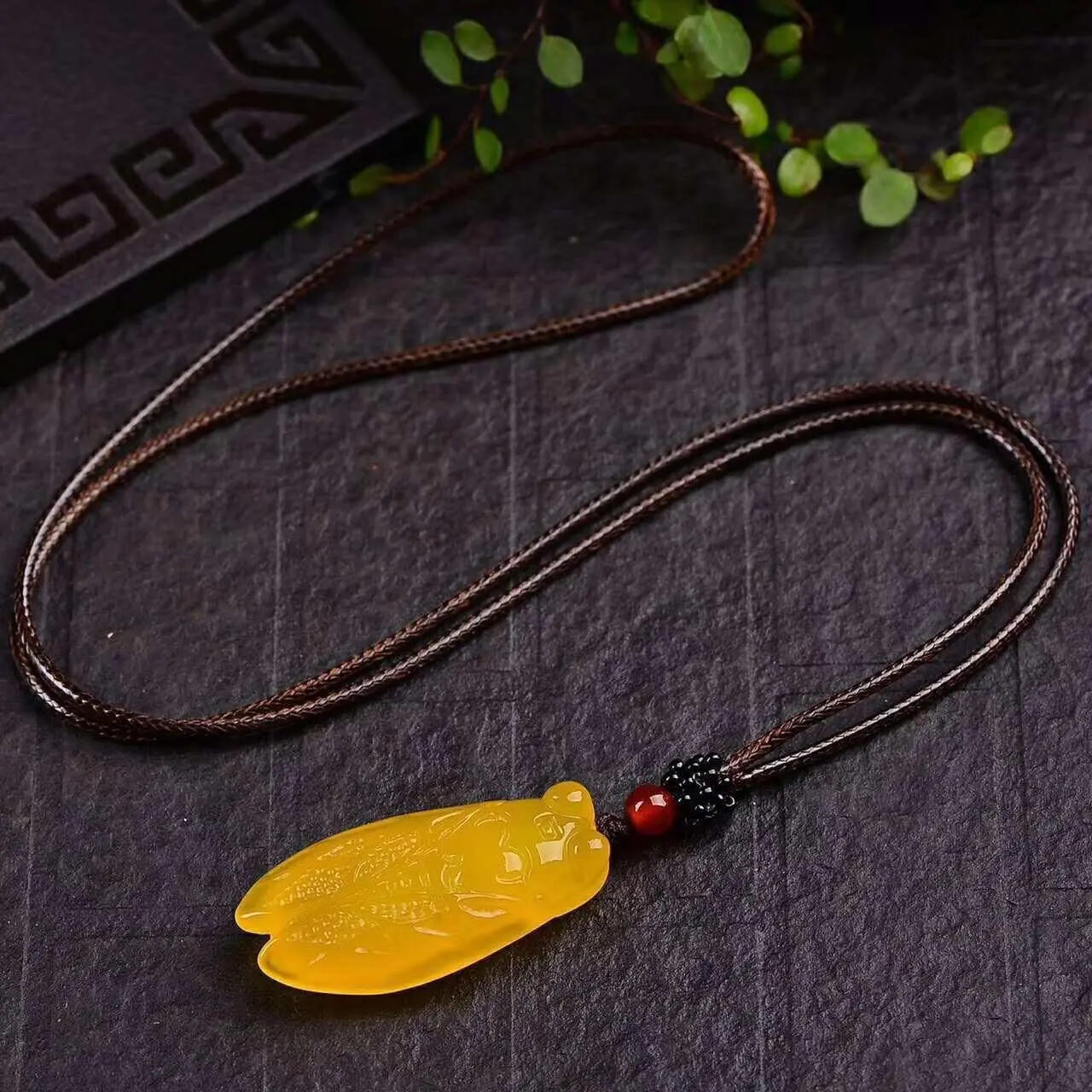 Natural jade red agate know pendants jade cicada a stunning men and women necklace pendant a leafhopper wholesale