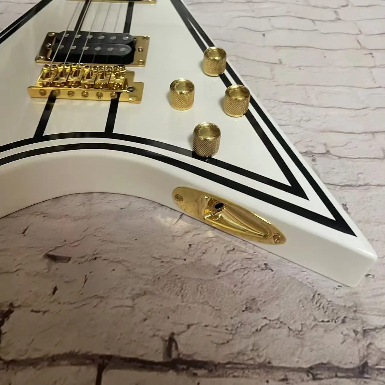 Electric Guitar Alien 6-Chord Electric Guitar, White Body with Black Stripes, Real Shipping Picture, In Stock