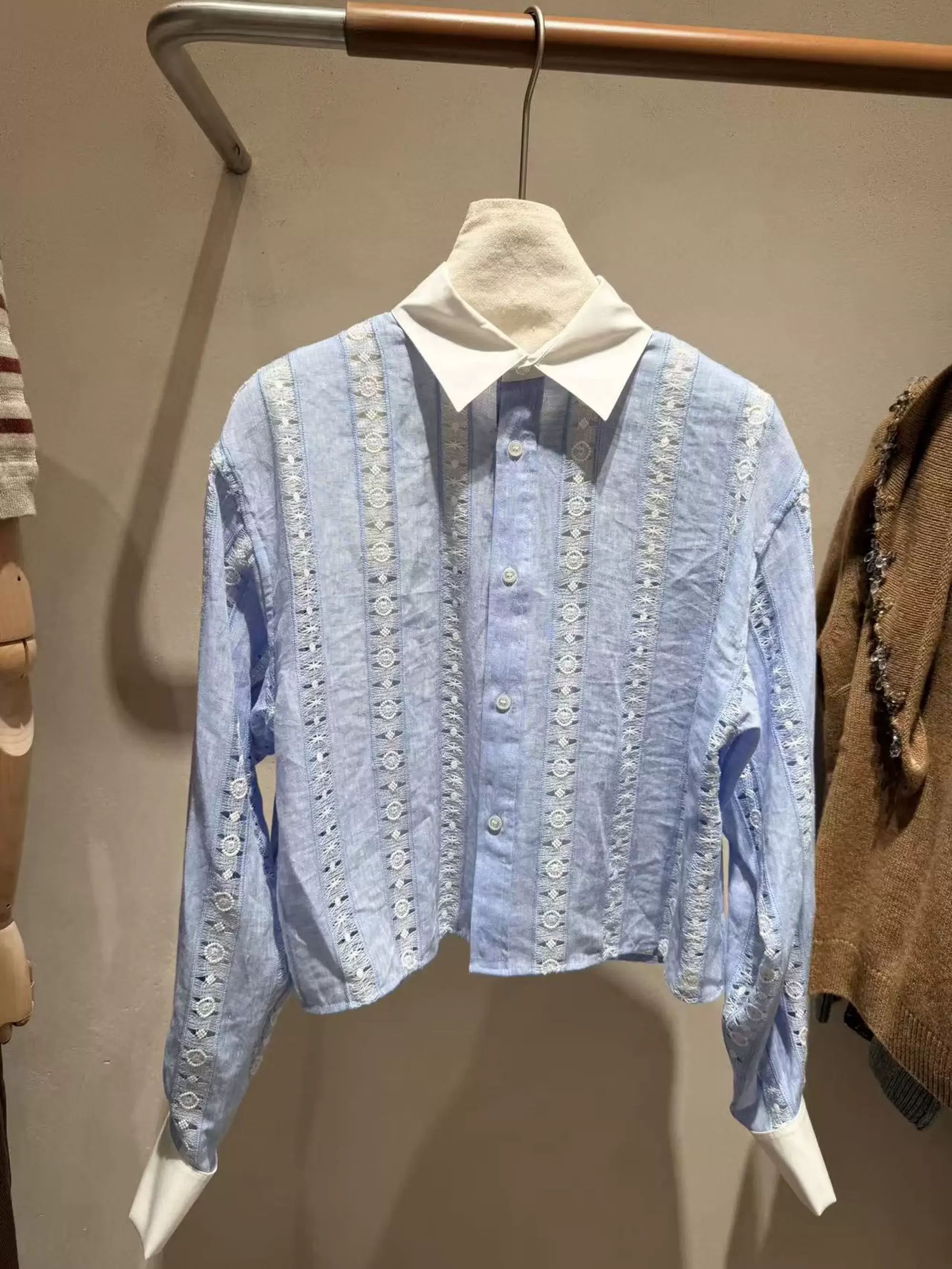 Luxury Light Blue Embroidered Lace Blouse Women Runway Contrast Collar Eyelet Cutout Linen Cropped Shirt