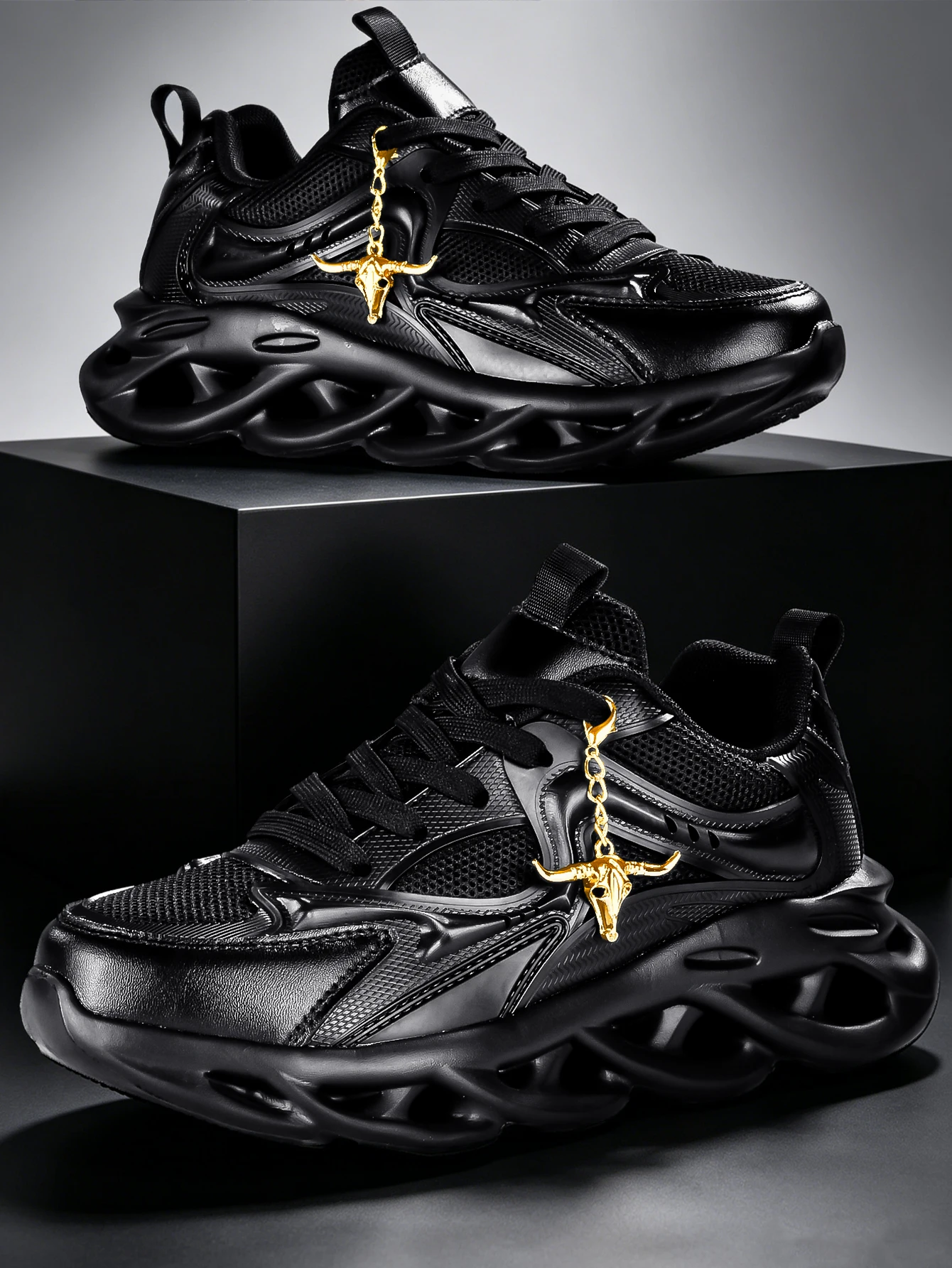 

Women's Black Platform Sneakers with 5cm Height Increase, Y2K Millennium Punk Style, Detachable Gold Bull Head Metal Chain Decoration, Casual Sports Shoes with Hollowed-Out Design, Unique Eva Sole, Breathable Mesh, Soft Sole, Lightweight, Unique Design, S