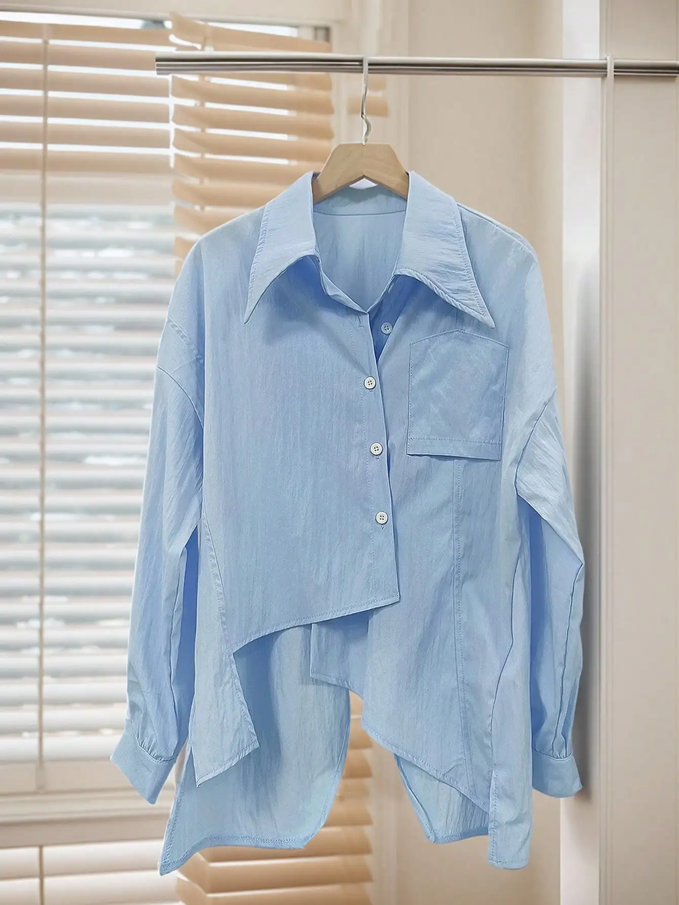 

Рубашка повседневная рабочая с асимметричным подолом, однотонная, небесно-голубая