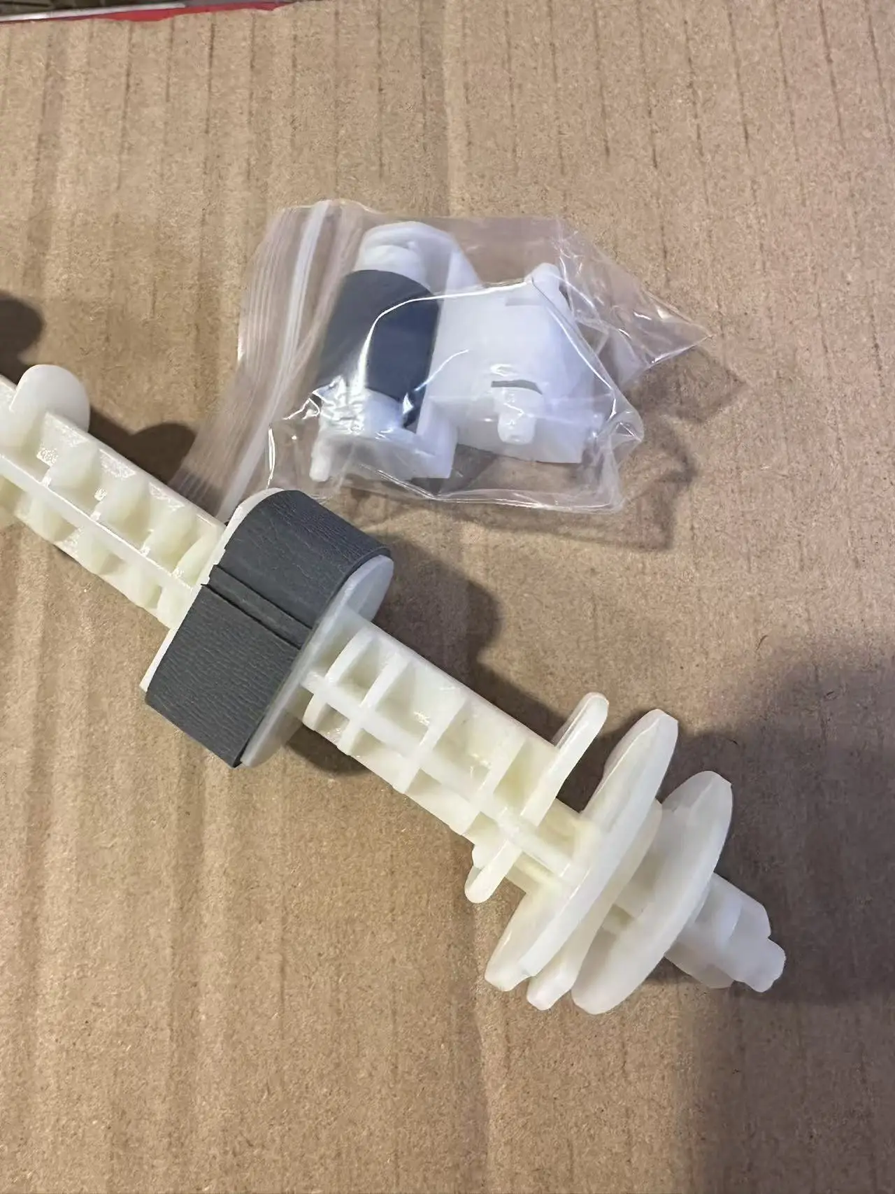 

5set 1466932 1447353 SHAFT HOLDER ROLLER RETARD ASSY for EPSON L800 L801 L805 L810 R270 R285 R290 R295 R360 R390 P50 T50 T59 T60