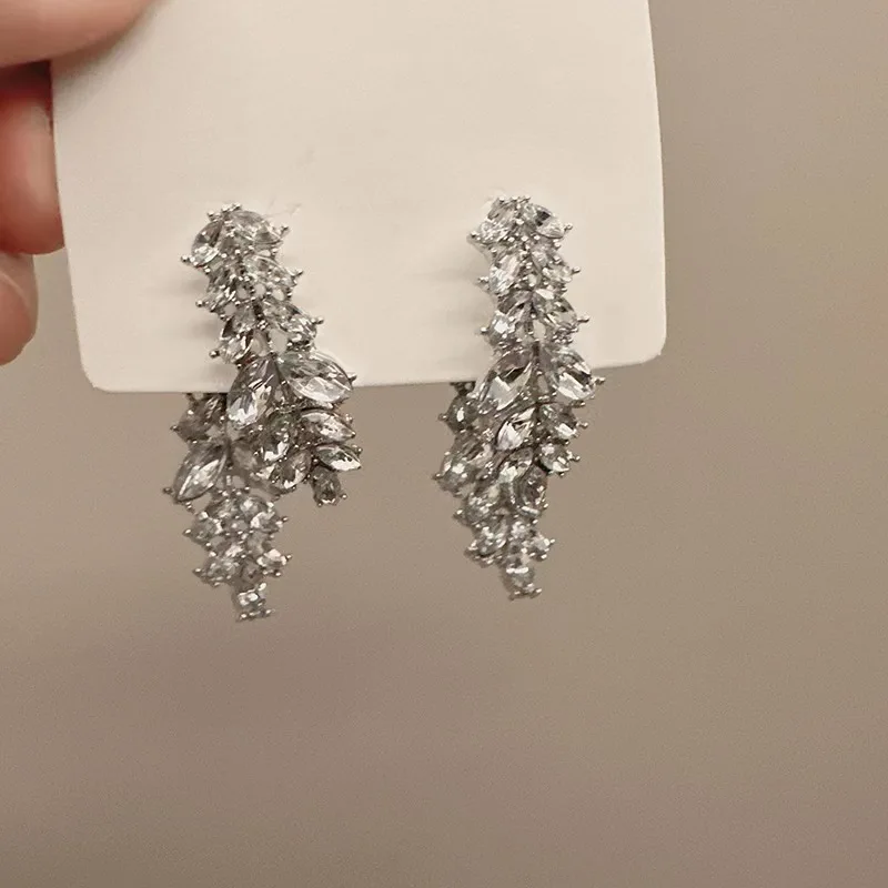 الأقراط الكريستالية من ورق الصفصاف للنساء ، الزركون اللامع ، الضوء ، الموضة الفاخرة ، حفل زفاف رومانسي ، هدايا مجوهرات للفتيات