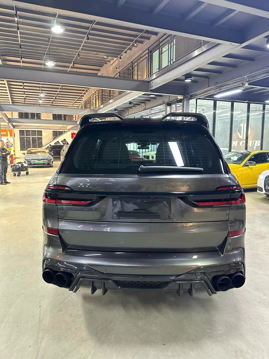 طقم هيكل جديد من ألياف الكربون طراز LD لـ X7 G07 بما في ذلك تنورة الشفة الأمامية والخلفية وغطاء المفسد