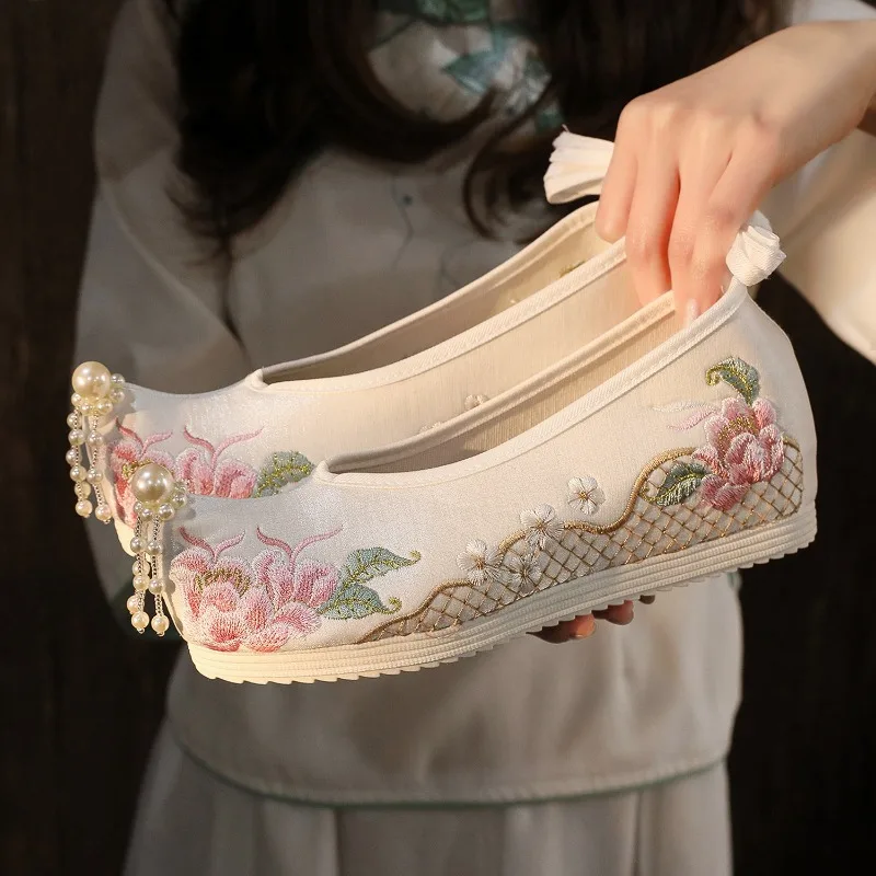 2026 Women's Chinese Peony Embroidery Hanfu Shoes Pearls Tassel Inner Height White/Red Traditional Wedding Footwear Q-916