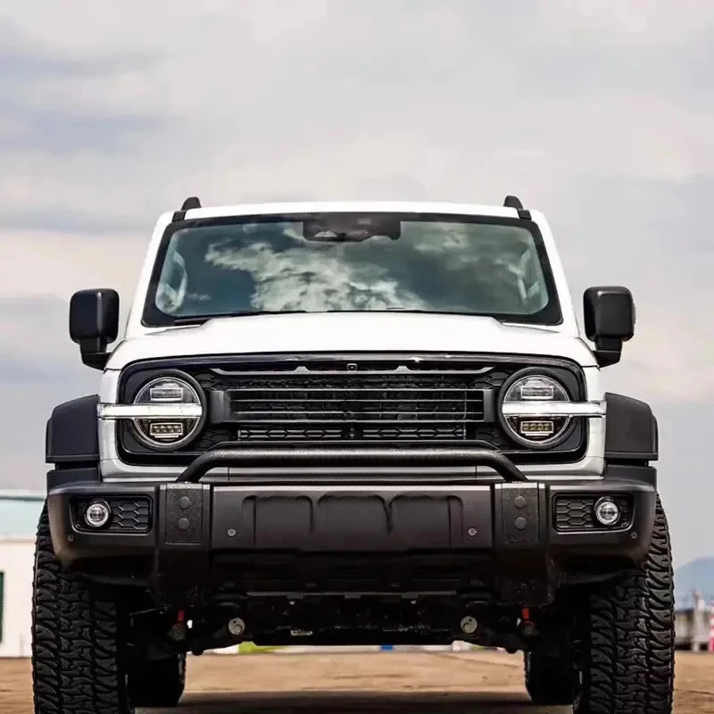 Hot-selling black S-shaped front mesh grille frame model suitable 300 body parts 4