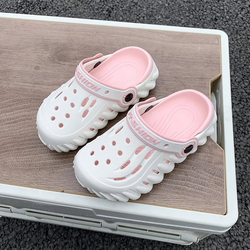 A Pair of Popular Children's Two-Tone Thick-Soled Clogs with a Super Soft Feel, Non-Slip, Parent-Child Style, for Older Kids, Made of Ultra-Soft Material