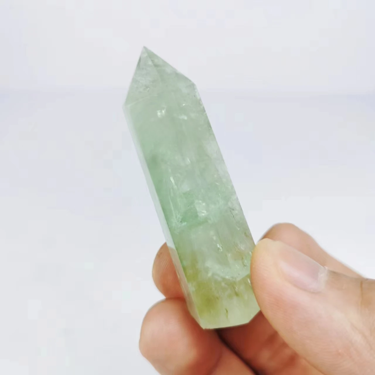 หินควอตซ์ธรรมชาติจุดหินรักษาคริสตัลสีเขียว