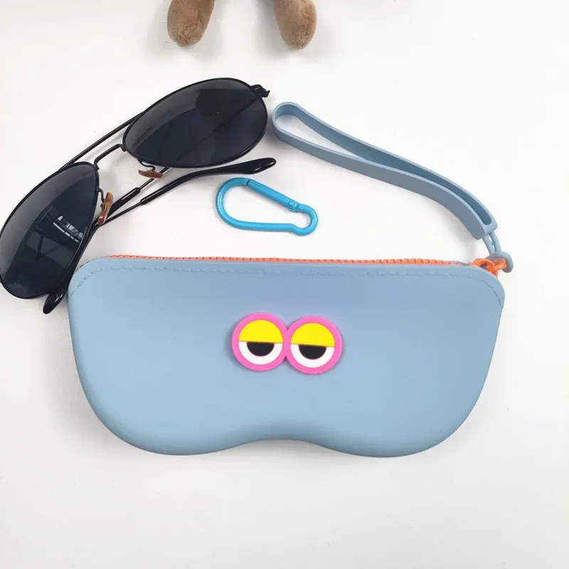 حافظة نظارات سيليكون جديدة محمولة مقاومة للماء ومقاومة للسقوط لعام 2025 سهلة التخزين ومجهزة بمقبض معلق مناسبة للسفر B1