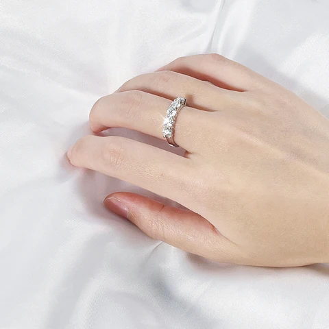 Серебряное кольцо Smyoue S925 с муассанитом 4 мм для женщин — фото устройства