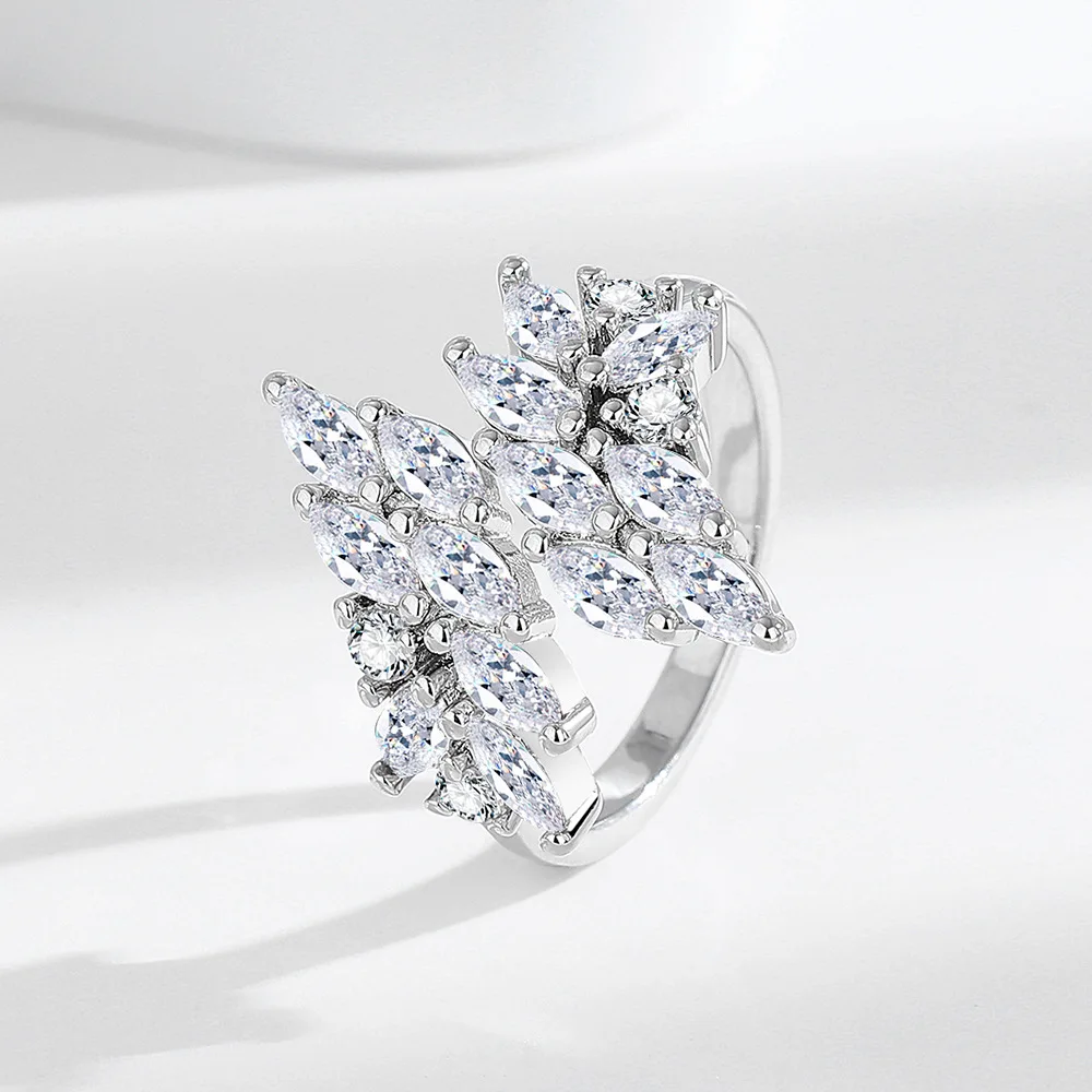 

925 Sterling Silver Light Luxury Sparkling Zircon Leaf Shape Niche Design Elegant Ladies Ring