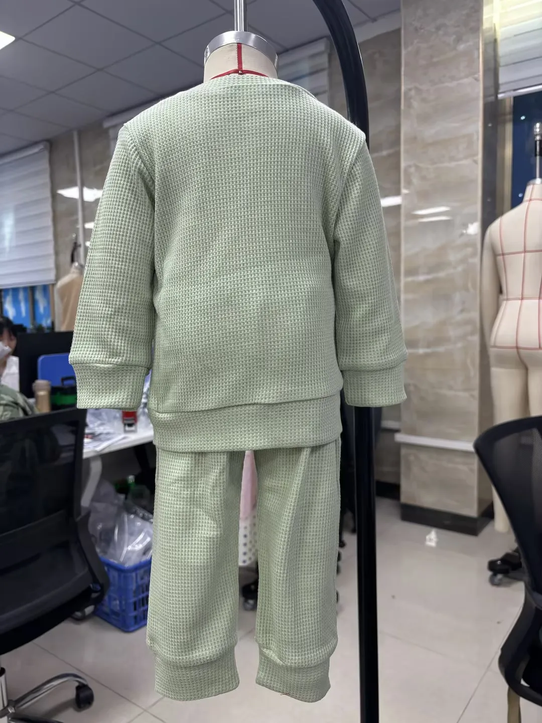 ملابس الأطفال الصغار مجموعة ملابس أيرلندية بأكمام طويلة بلوفر مطرز شامروك مع بنطال مكون من قطعتين #2