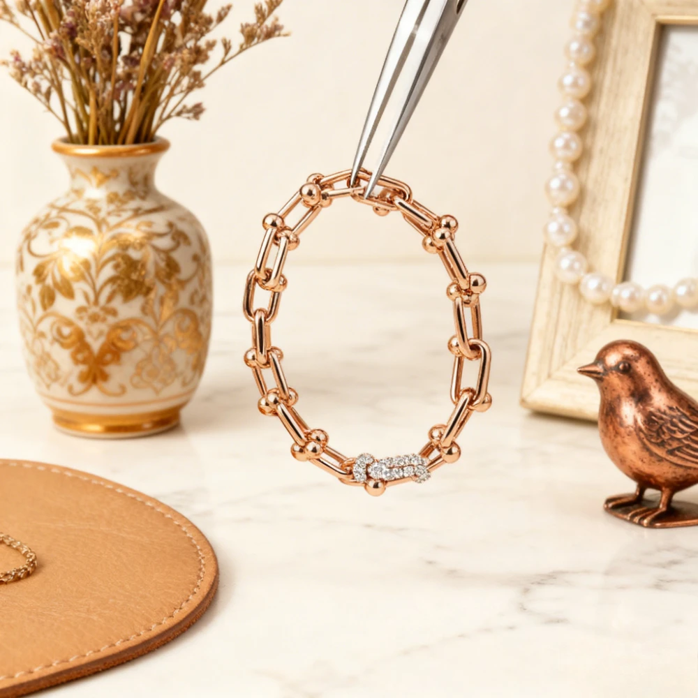 

European and American style layered hip-hop sterlingFashion Jewelry diamond studded horseshoe buckle hollow chain neutral