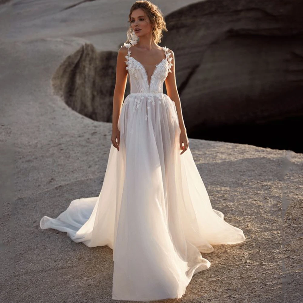 Romantic Elegant Spaghetti Straps Wedding Dress Sleeveless Flowers and Pleat A-Line FLoor Length Sexy Open Back Bridal Gowns