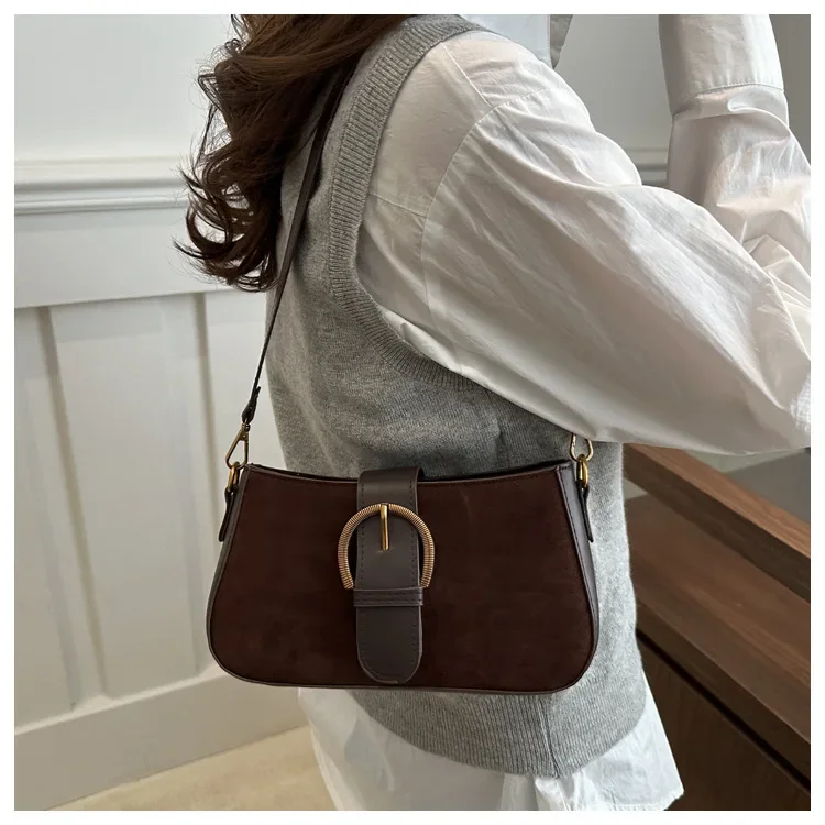 Damen-Umhängetasche aus Wildlederimitat, Unterarm-Umhängetasche, Reißverschluss, modische Umhängetaschen für kleine quadratische Taschen, geeignetes tägliches Outfit – Detail 5