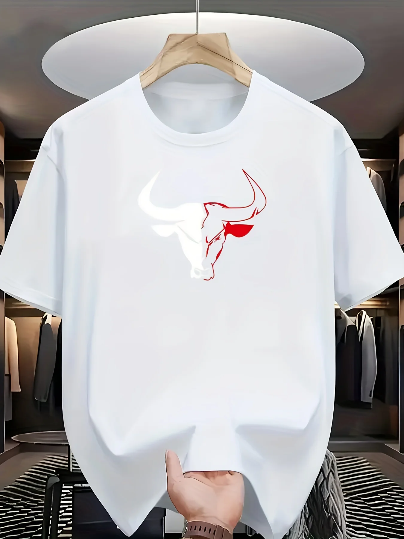 A Round-Neck Short-Sleeve T-Shirt Featuring a Red And Gray Bull Head Graphic on The Front. The Bull Head Design Symbolizes Strength And Dominance, While The Red And Gray Color Combination Adds a Sense of Fashion And Visual Impact