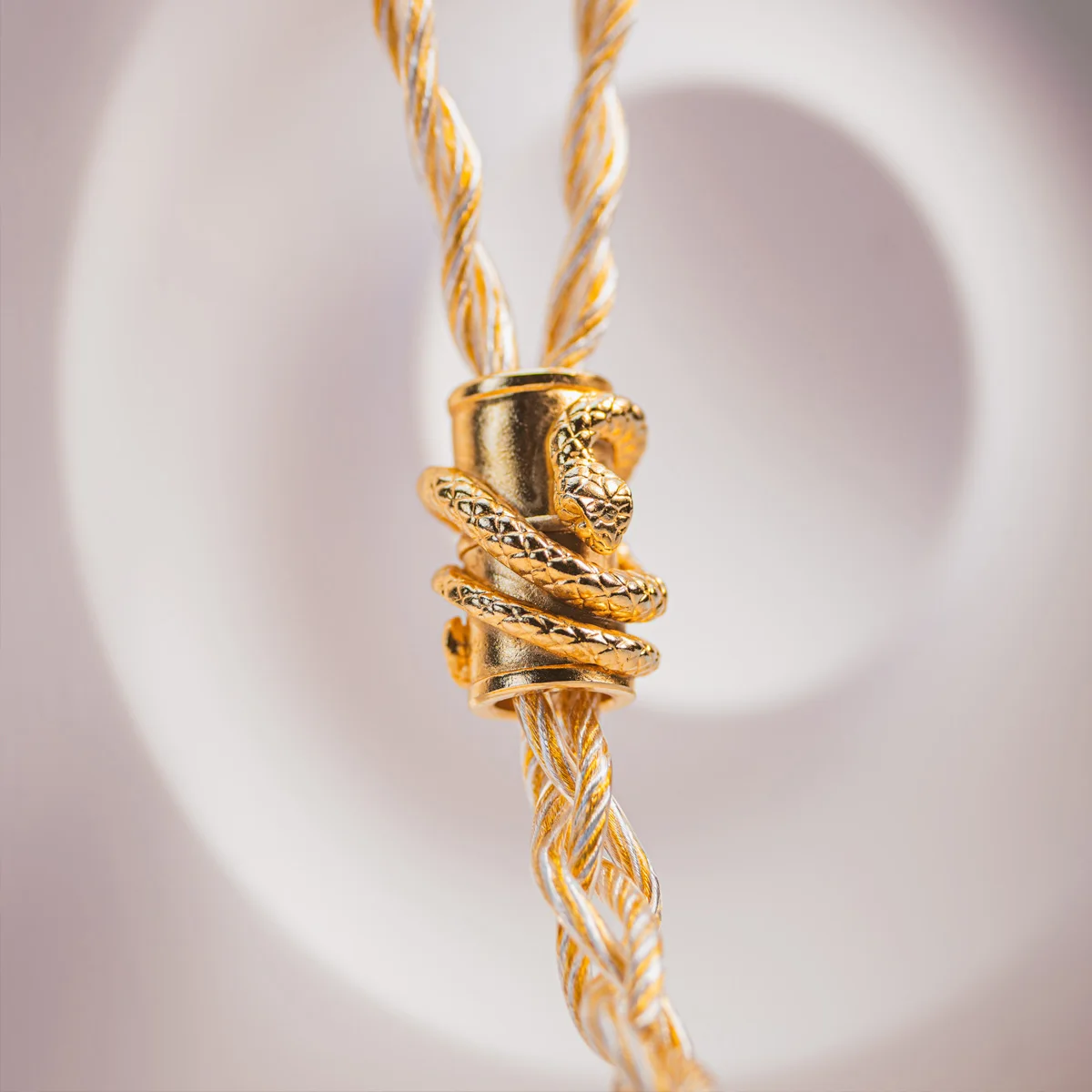 سماعات أذن EarAcoustic Audio VSA-LTD داخل الأذن، سماعات أذن سلكية كاملة العرض من التيتانيوم، تحكم رنين الغرفة المزدوجة المغناطيسية للغاية