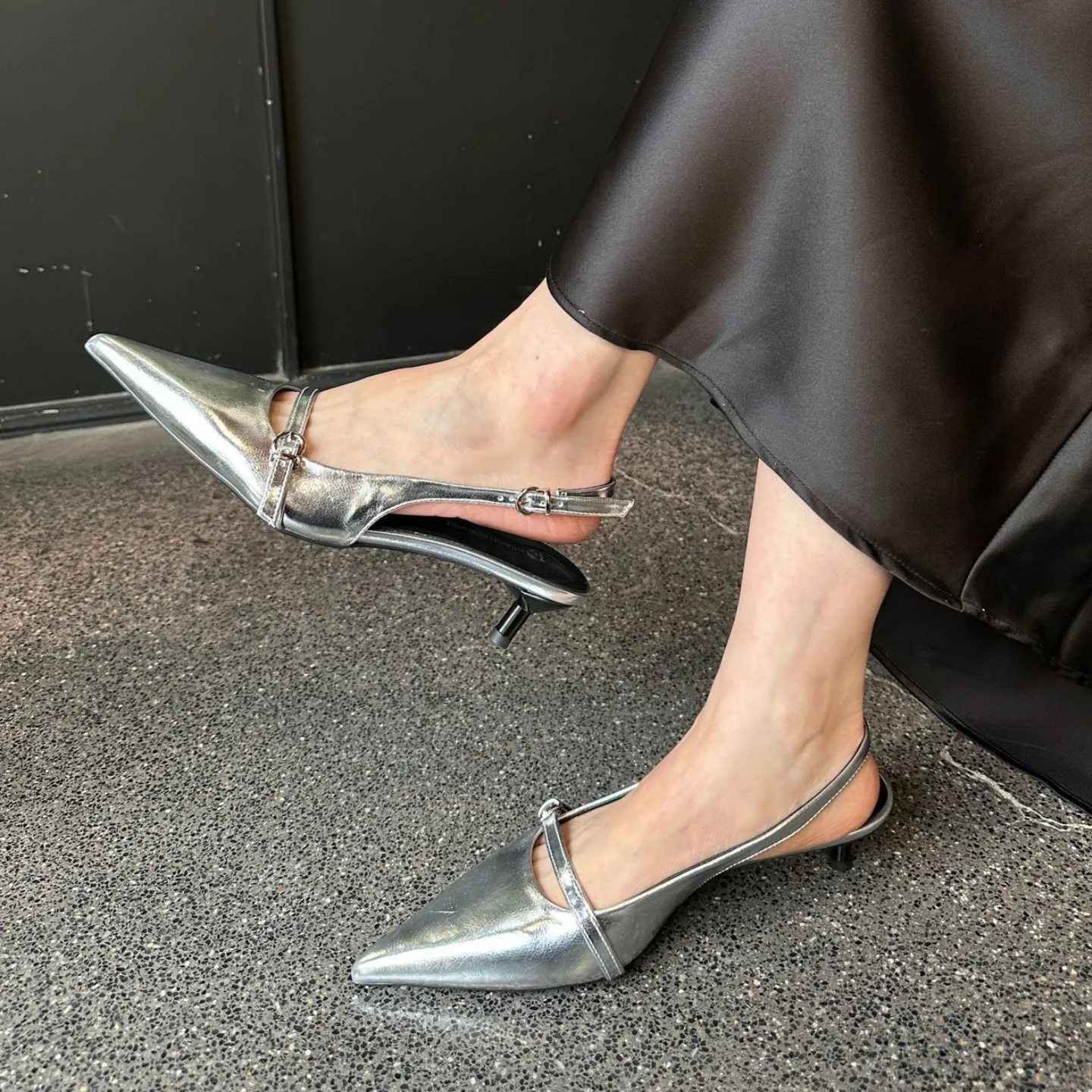 

Sharp Pointed Fine Heeled Sandals Exquisite Luxury High Heels Luxury High-End High Heels Sexy Fashionable Sandals Design Shoes