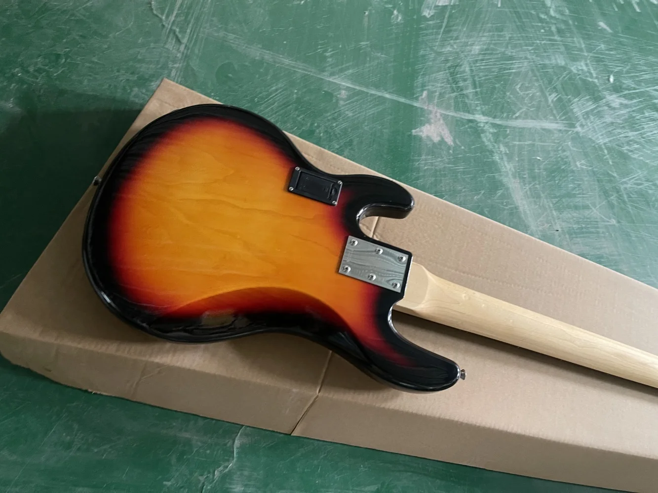 5 strings sunset bass guitar, fretless bass, fixed bridge, solid wood body maple neck, H pickups, active circuit - view 5