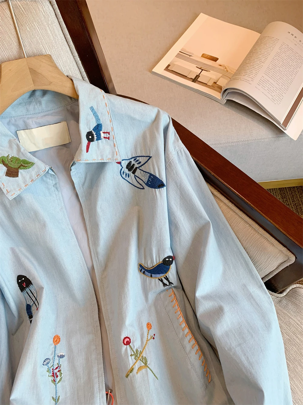 

Уникальный забавный антивозрастной топ с вышитыми лацканами, верхняя одежда из тюэта, свободный утягивающий универсальный топ для мужчин и женщин, весна-осень, корейский ...