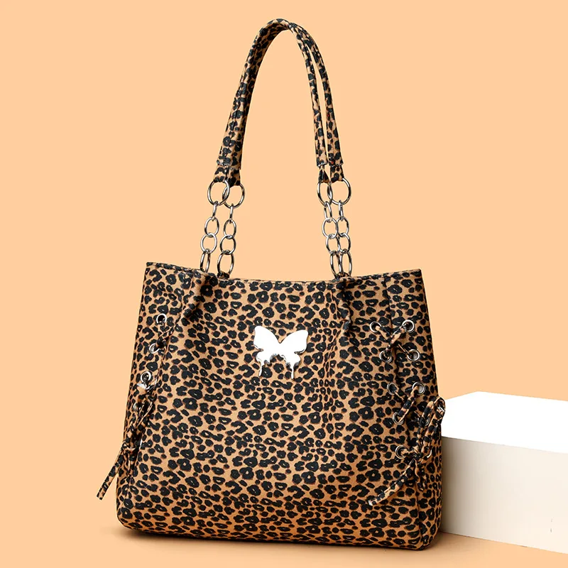 Foreign Style Casual Handbag Bag Women's 2024 Autumn New Korean Version Personalized Fashion Shoulder Bag Tote Bag image 4