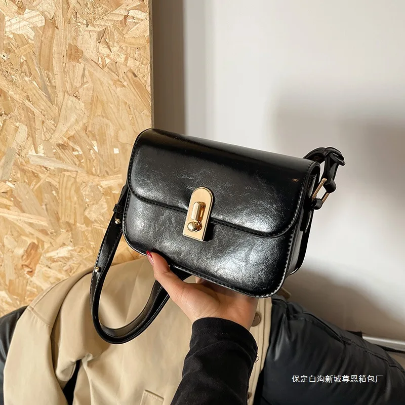 

New Retro Small Square Bag for Women, Niche One-shoulder Messenger Bag, Fashionable and Simple Commuter Bag, Versatile