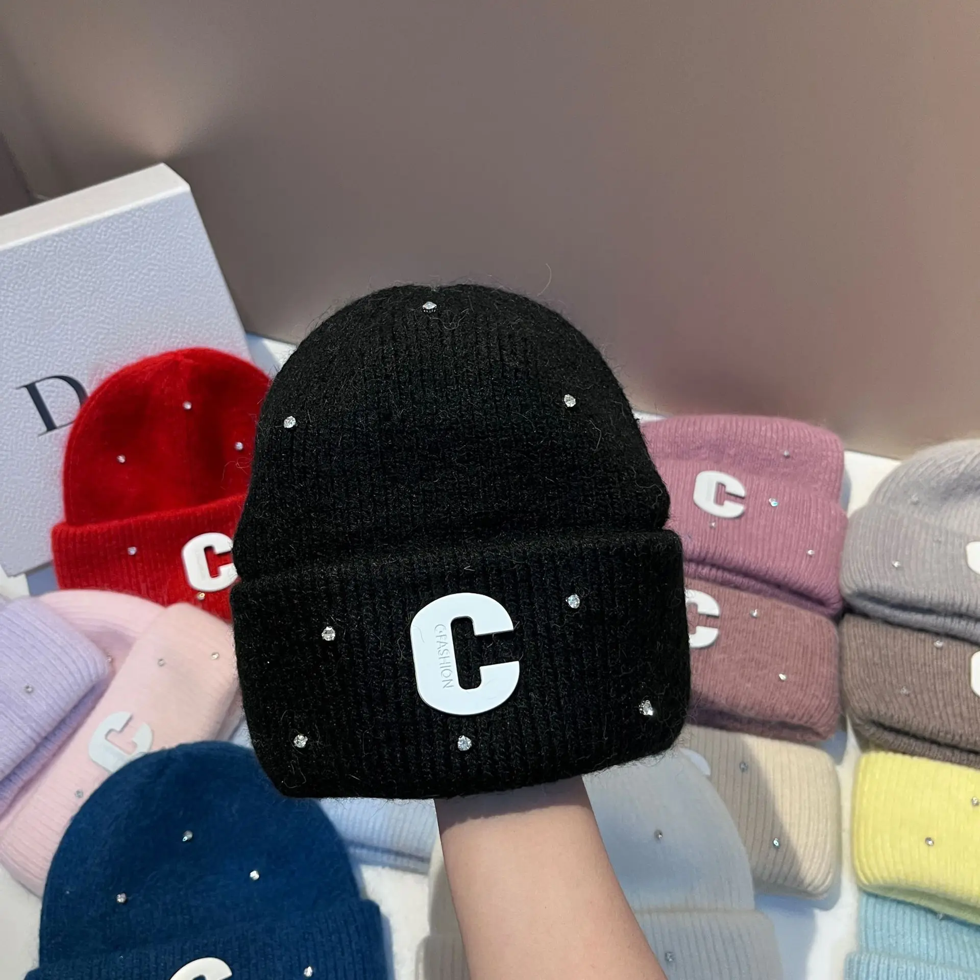 

Luxury Letter C Winter Beanies for Women Real Rabbit Fur Knitted Hat Casual Lady Beanie Warm Walking Bonnet Wool Skullies Caps