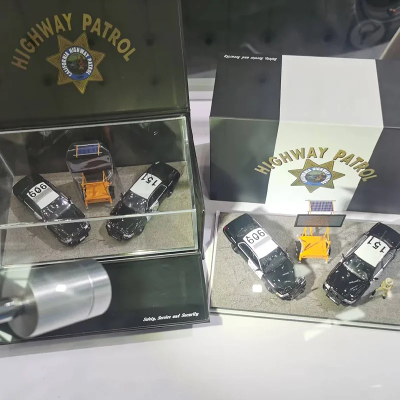 Rollin 1:64 Chp California Highway Patrol Victoria Crown Double Car Pack Police Car Toy Alloy Material APA 2025 Exhibition Model