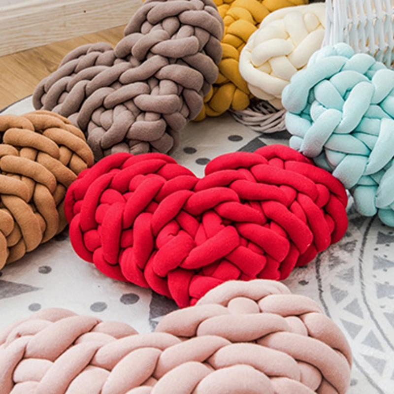 Creative 100% Cotton Tube Knitted Solid Color Heart Cushion Soft Throw Pillow Sofa Decoration for Home Giant Chunky Wool Pillow